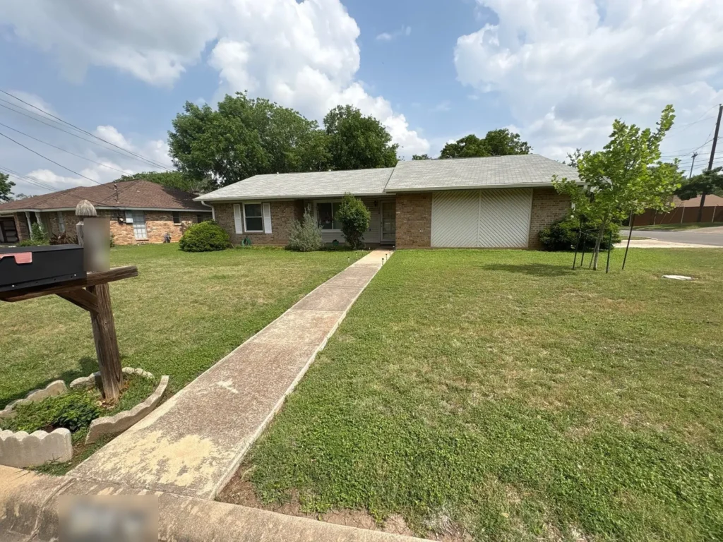Brick ranch home in Georgetown, TX with an aging gray shingle roof before replacement